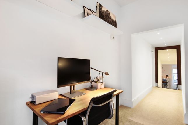 Flat for sale in Park Avenue, Willesden Green