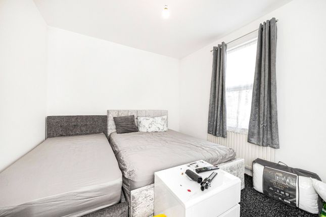 End terrace house for sale in Argyll Road, Grays, Essex
