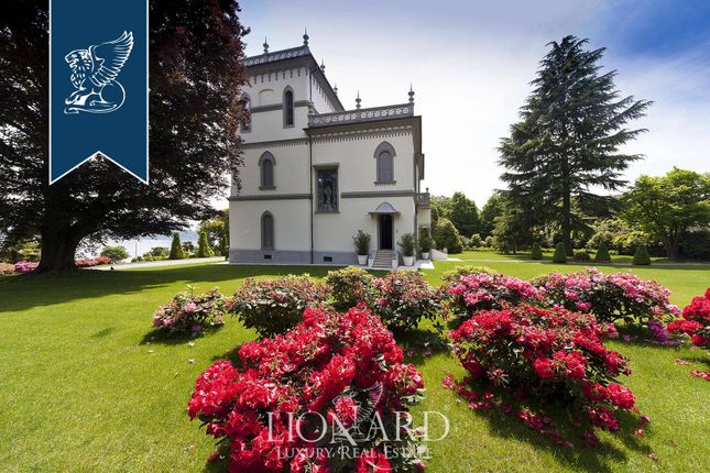 Villa for sale in Lesa, Novara, Piemonte