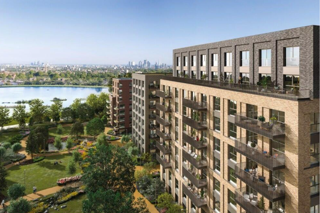 Flat for sale in Woodberry Down, London