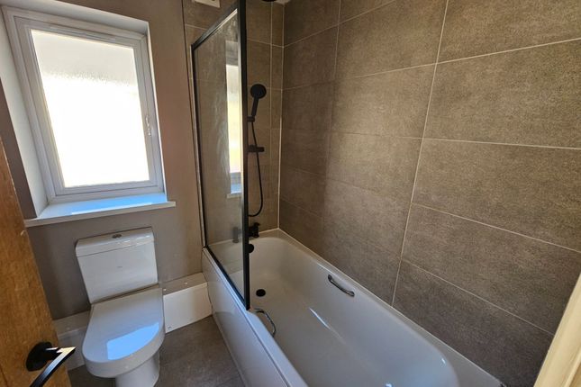 Flat 2 6a West Street, Gorseinon, Swansea photo 3