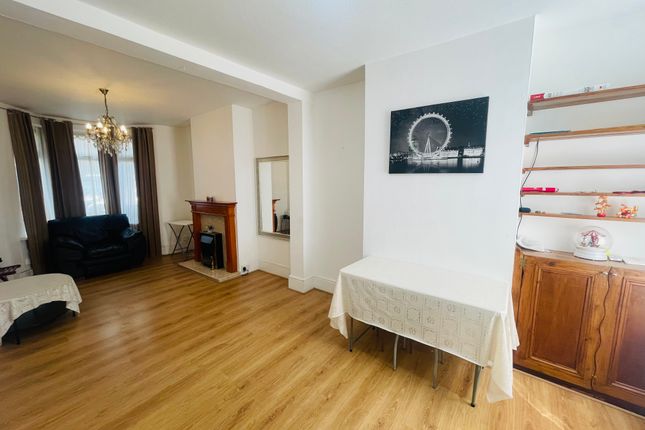 86, Cheneys Road, London photo 5
