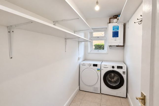 14, Sharrow Vale, High Wycombe photo 5