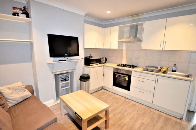 ROOM 1, 4, Mount pleasant cottages, Egham photo 3