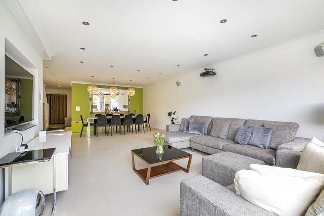64 CHURCH CRESCENT, Church Crescent, London photo 5