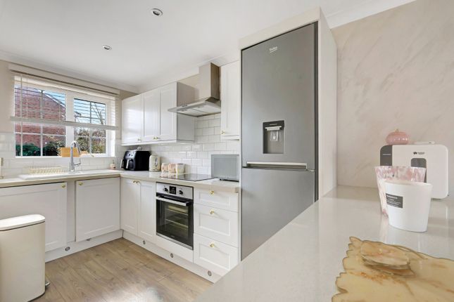 9 Armath Place, Langdon Hills, Essex photo 4