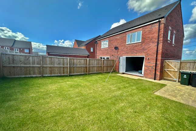 Thumbnail Semi-detached house to rent in Hartshorn Road, Armthorpe, Doncaster