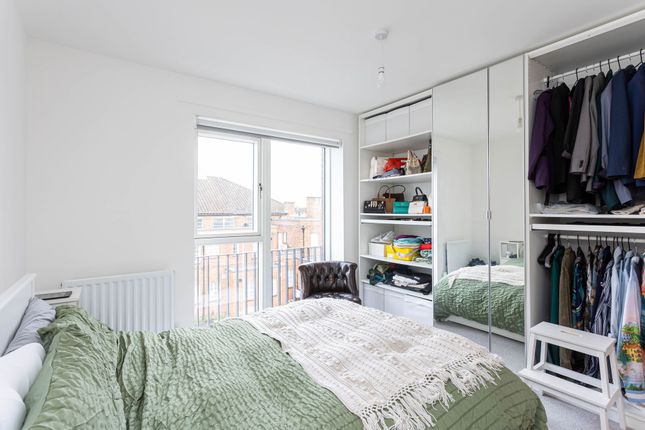 Flat for sale in Harefields, Oxford