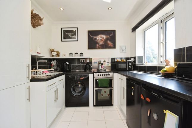 33, Shearers Way, Chelmsford photo 2