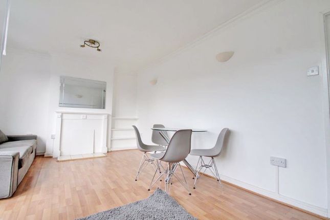 Flat to rent in Ewen Crescent, London