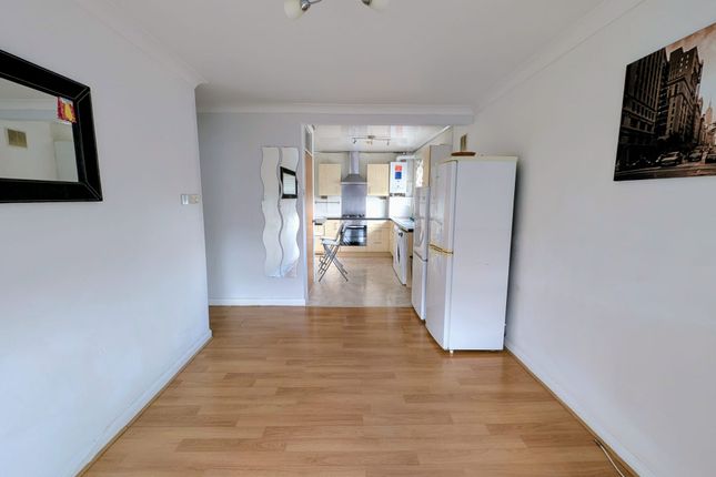 822, Eastern Avenue, Ilford, Redbridge photo 5
