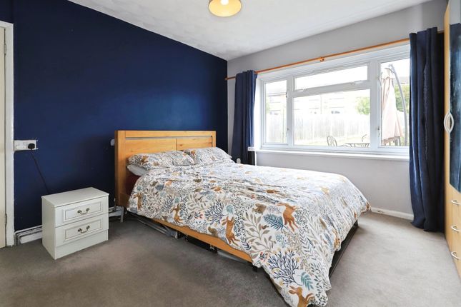 18, Knight Road, Kidderminster photo 4