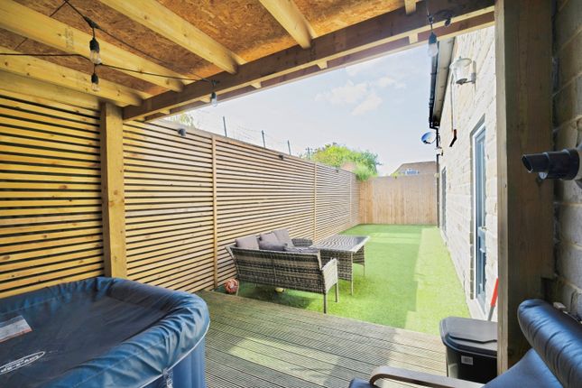 8a, Westbury Close, Bradford photo 4