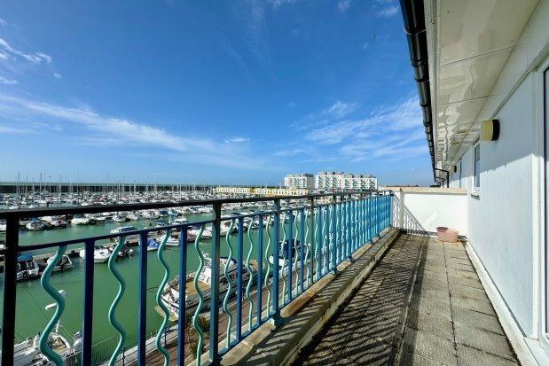 Penthouse to rent in The Strand, Brighton BN2