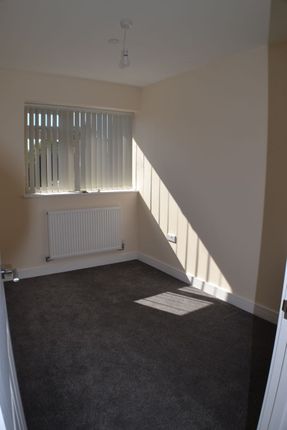 Flat to rent in Bulkington Road, Bedworth