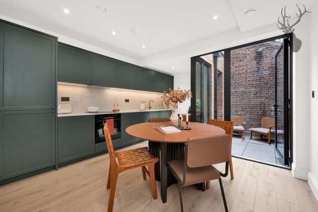 24c Morris Road, London photo 3