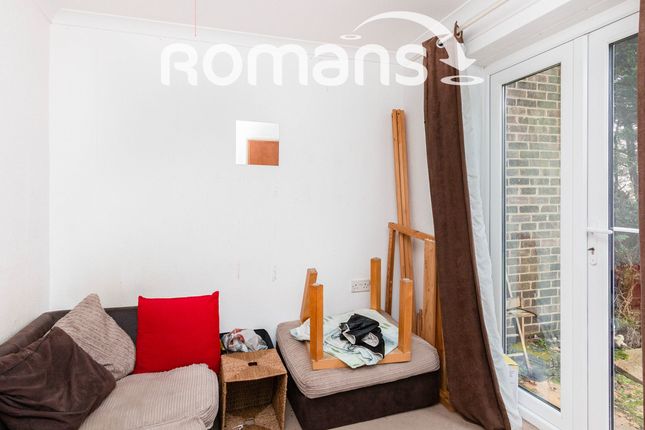 Room 1, 204, The Chantrys, Farnham photo 4