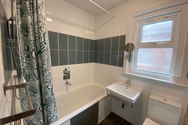 53, Southampton photo 3