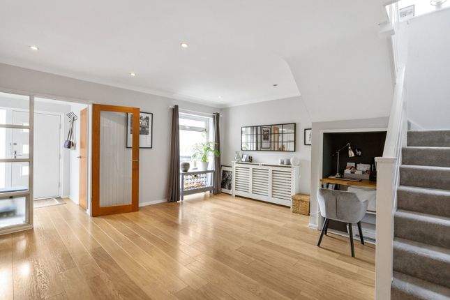 46, Hartlebury Way, Cheltenham photo 4
