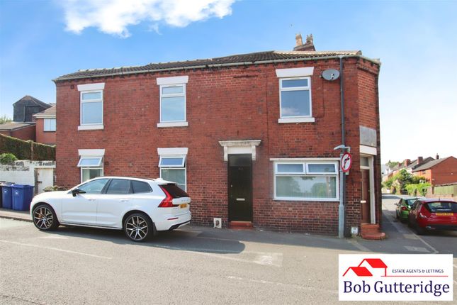 Terraced house to rent in Castle Street, Chesterton, Newcastle