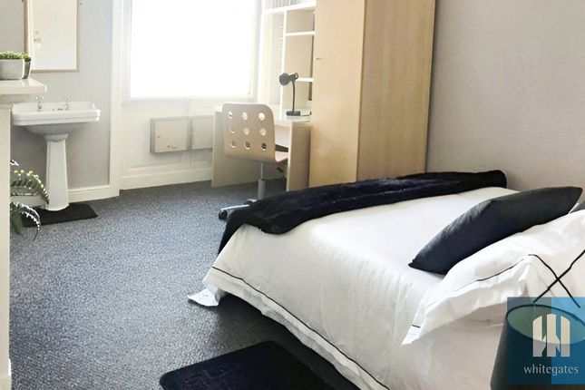 Room 3, 111, Fitzwilliam Street, Huddersfield photo 3