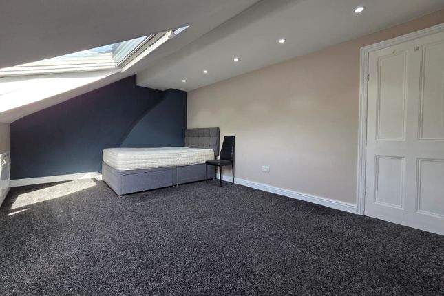 Flat 2, 204-206 Keighley Road, Bradford photo 4