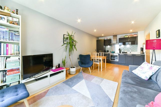 Flat for sale in Hertford Road, London