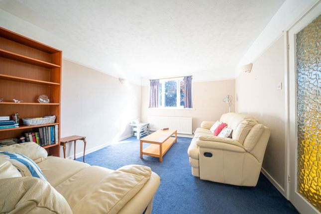 23 Kerry Close, Eastleigh photo 3