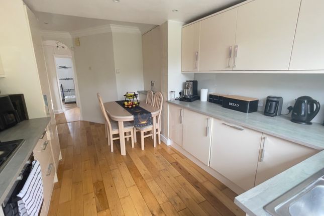 64, Greenfield Gardens, London photo 5