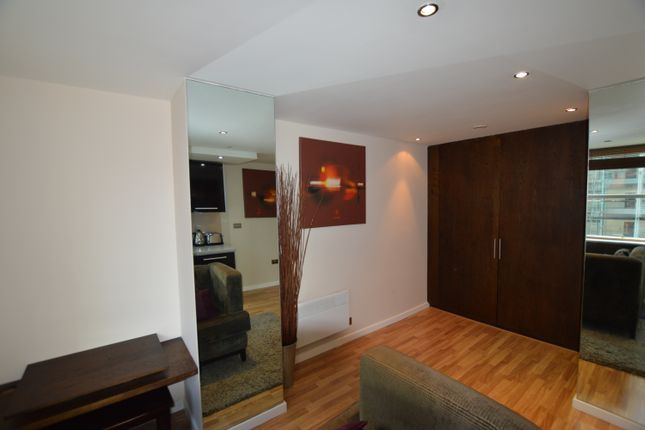18, Leeds photo 3