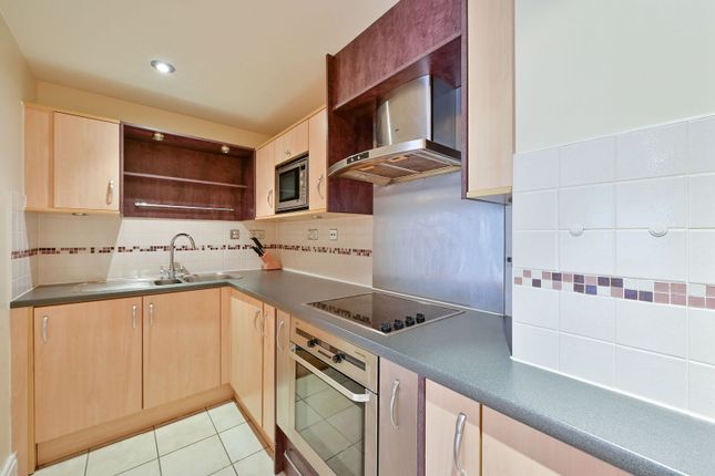 Smugglers Way, Wandsworth photo 4