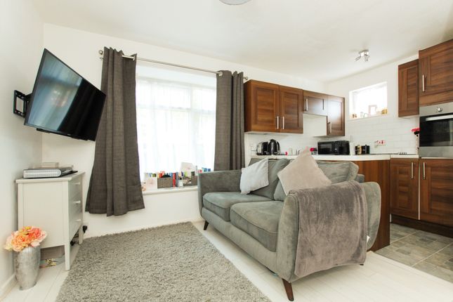 12, Hambledon Close, Uxbridge photo 2