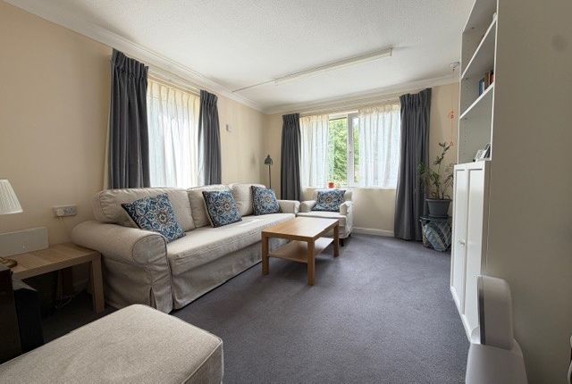 24, Flat 24, Oakdene Close photo 3