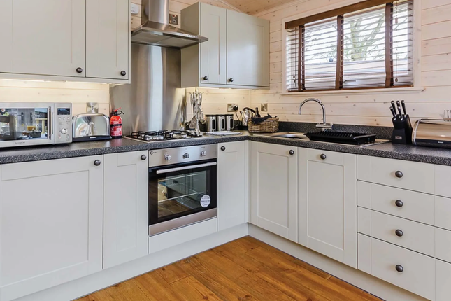 4, Hurst Lane, Winchester photo 3