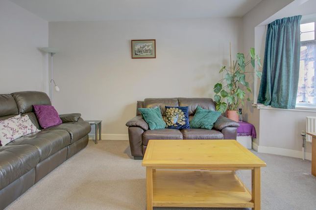 3, King Edward Avenue, Rainham photo 3