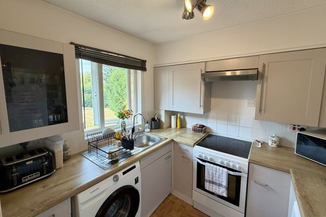 Flat 33 Hunters Gate, Hunters Lane, Watford photo 2
