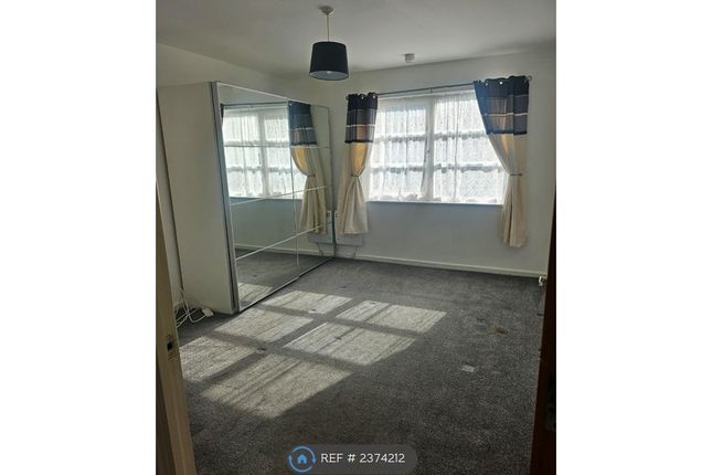 Elgin House Whalebone Lane North, Romford photo 2
