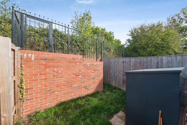 19, Finch Close, Exeter photo 4
