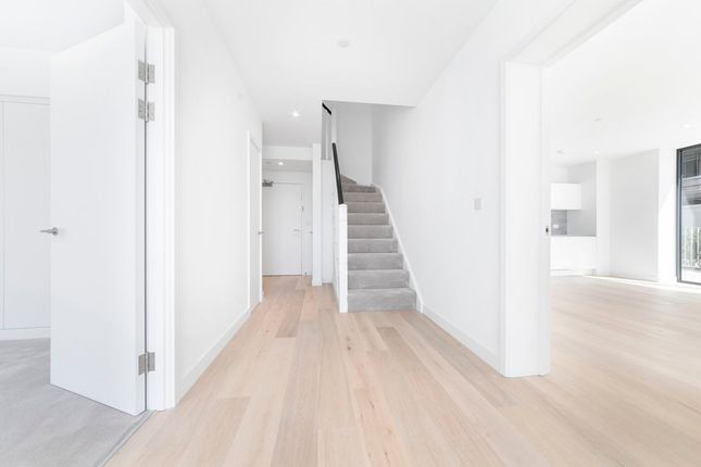 Flat 1, Flotilla House, Royal Wharf photo 4
