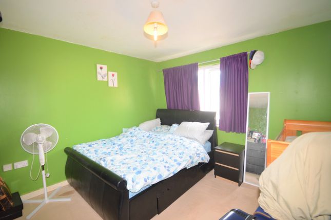 Poplar Place, London photo 3