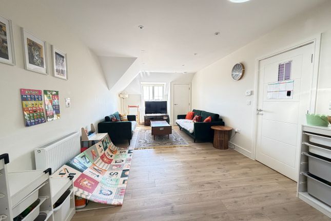 Maple House, Gatehouse Close, Ashford photo 4