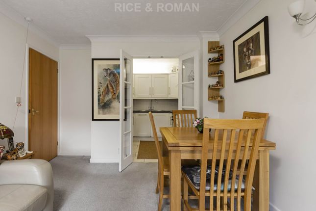 3 Badgers Court, The Grove, Epsom photo 5