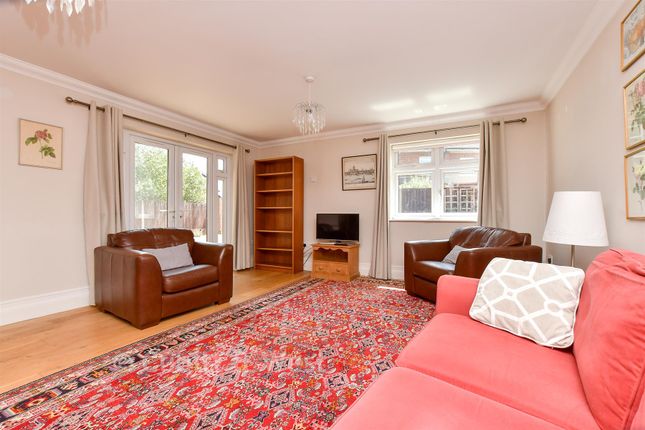 2A, Woodcote Green, Wallington photo 4