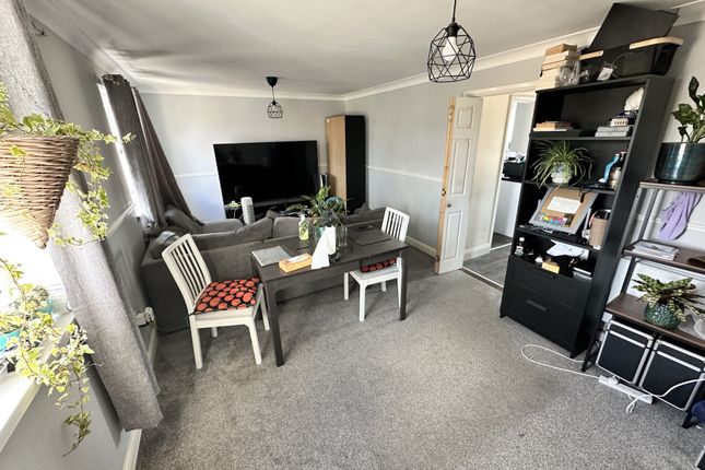 79, St Johns Road, Yeovil photo 2