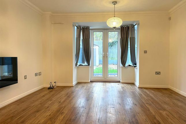 21, Glenwood Court, Farnborough photo 2