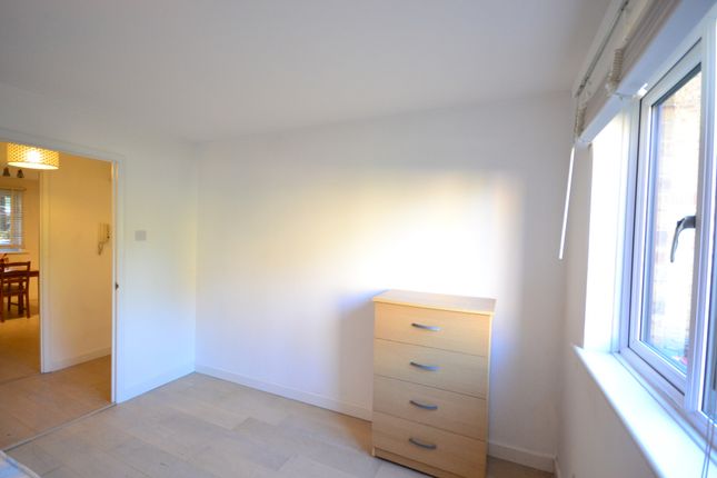 7 Donne House,, Samuel Close, New Cross photo 5