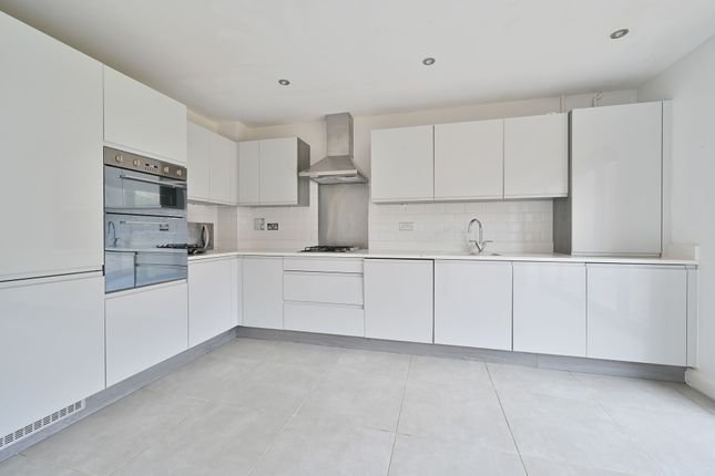 11 The Copse Woodside Road, Abbots Langley photo 3