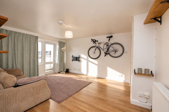 16 Janson Close, London, Greater London photo 4