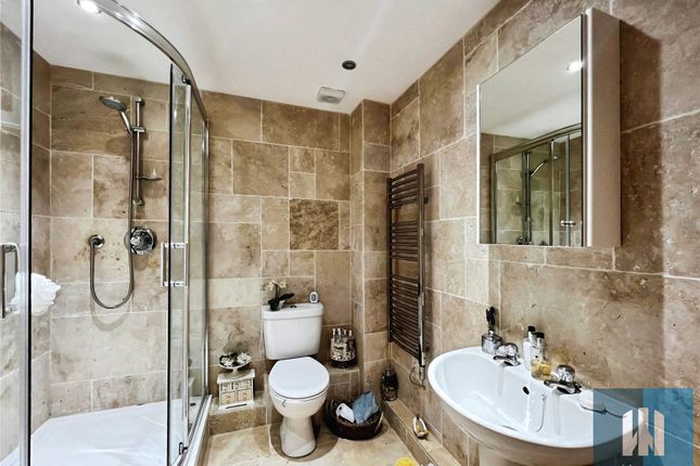 16, Empire Court, Brighouse photo 3