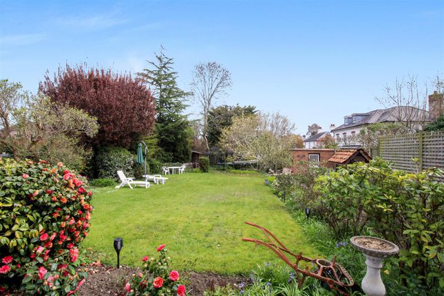 35, Windmill Lane, Epsom photo 2